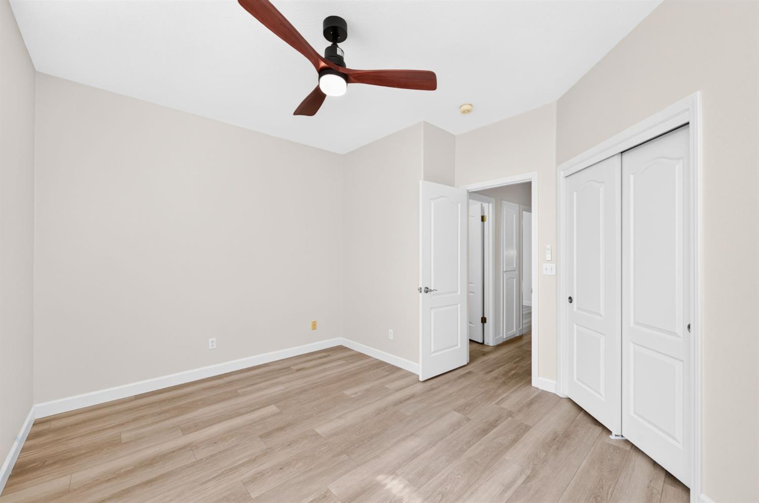 7280 N Cecelia Ave, Fresno, CA 93722