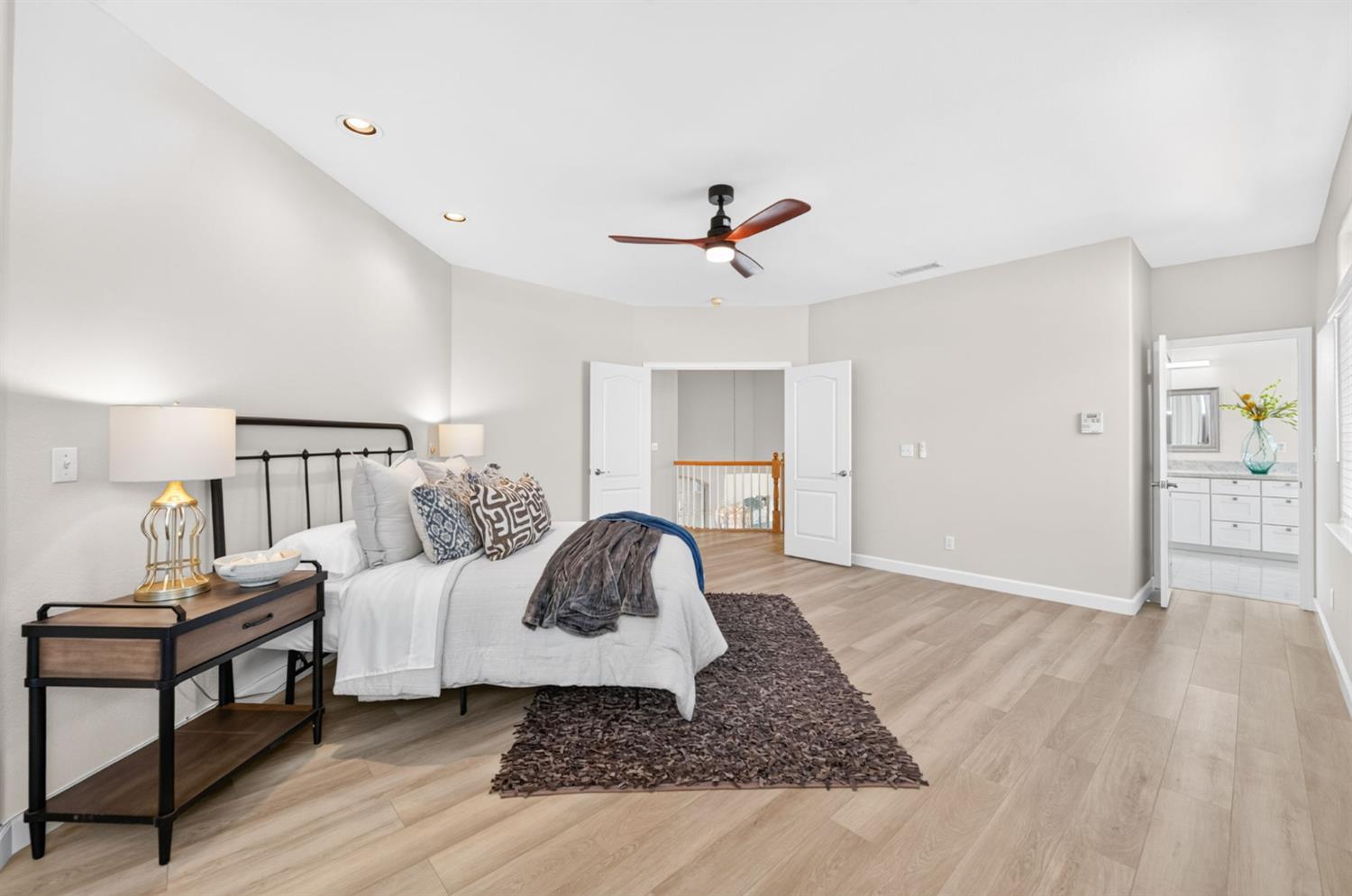 7280 N Cecelia Ave, Fresno, CA 93722