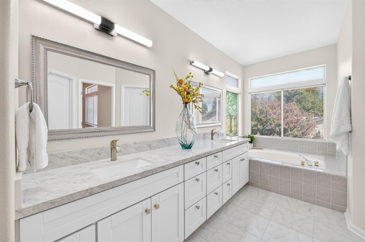 7280 N Cecelia Ave, Fresno, CA 93722
