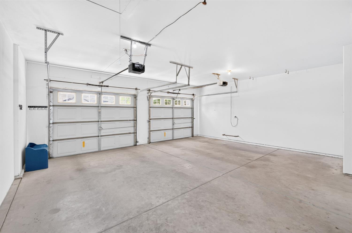 7280 N Cecelia Ave, Fresno, CA 93722