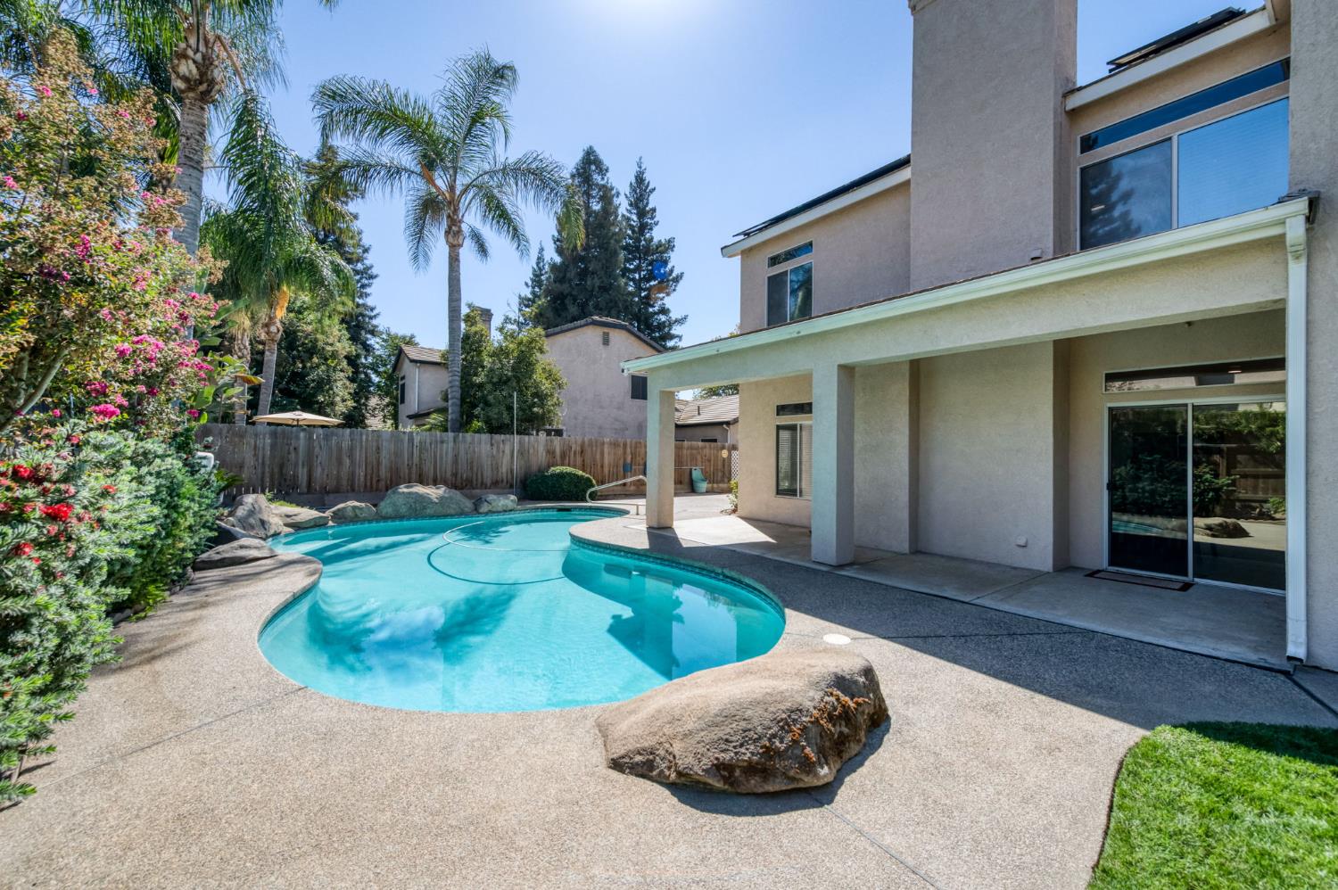 7280 N Cecelia Ave, Fresno, CA 93722