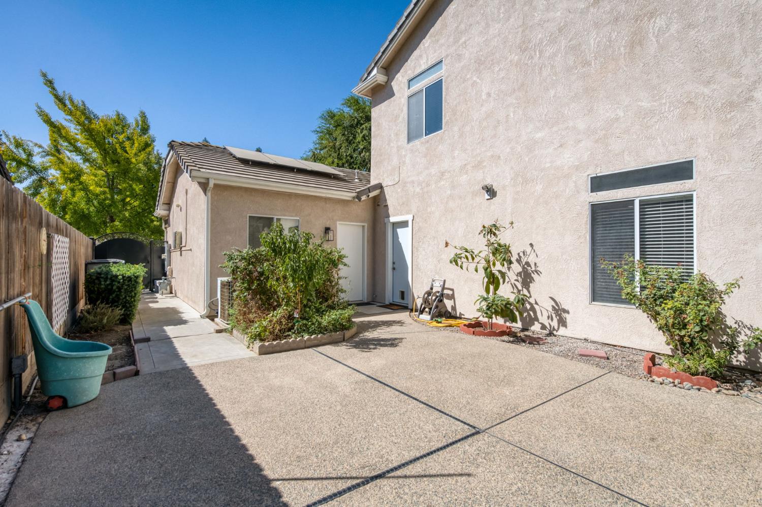 7280 N Cecelia Ave, Fresno, CA 93722