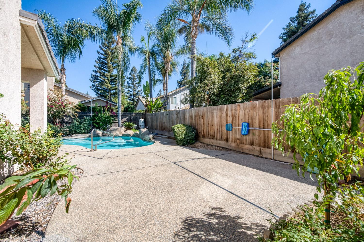 7280 N Cecelia Ave, Fresno, CA 93722