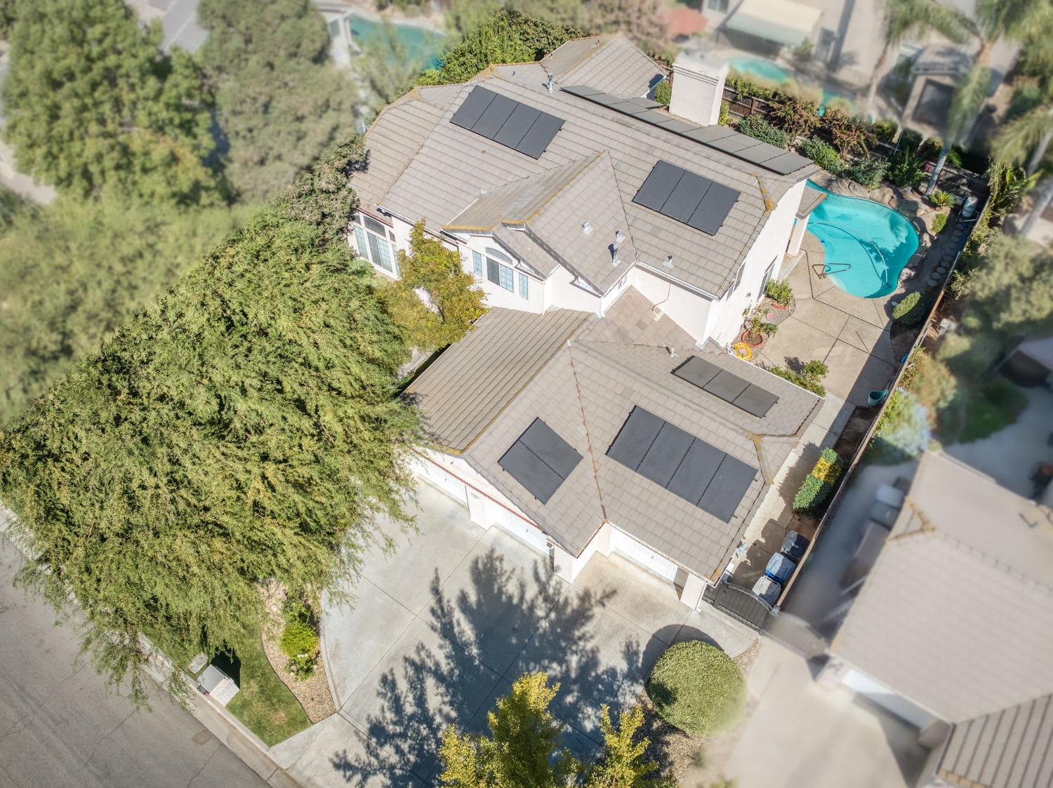 7280 N Cecelia Ave, Fresno, CA 93722