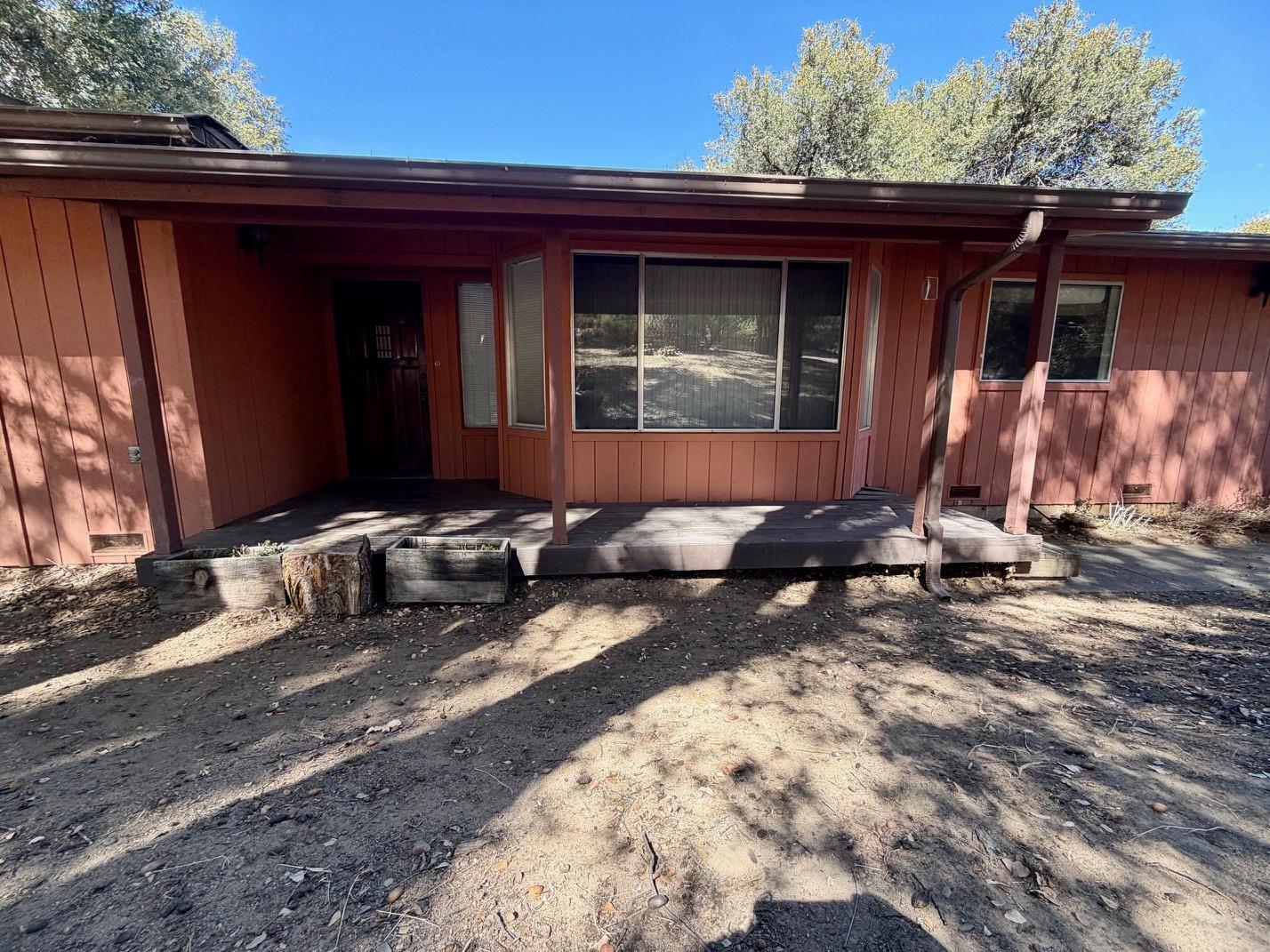50231 Spook Ln, Oakhurst, CA 93644
