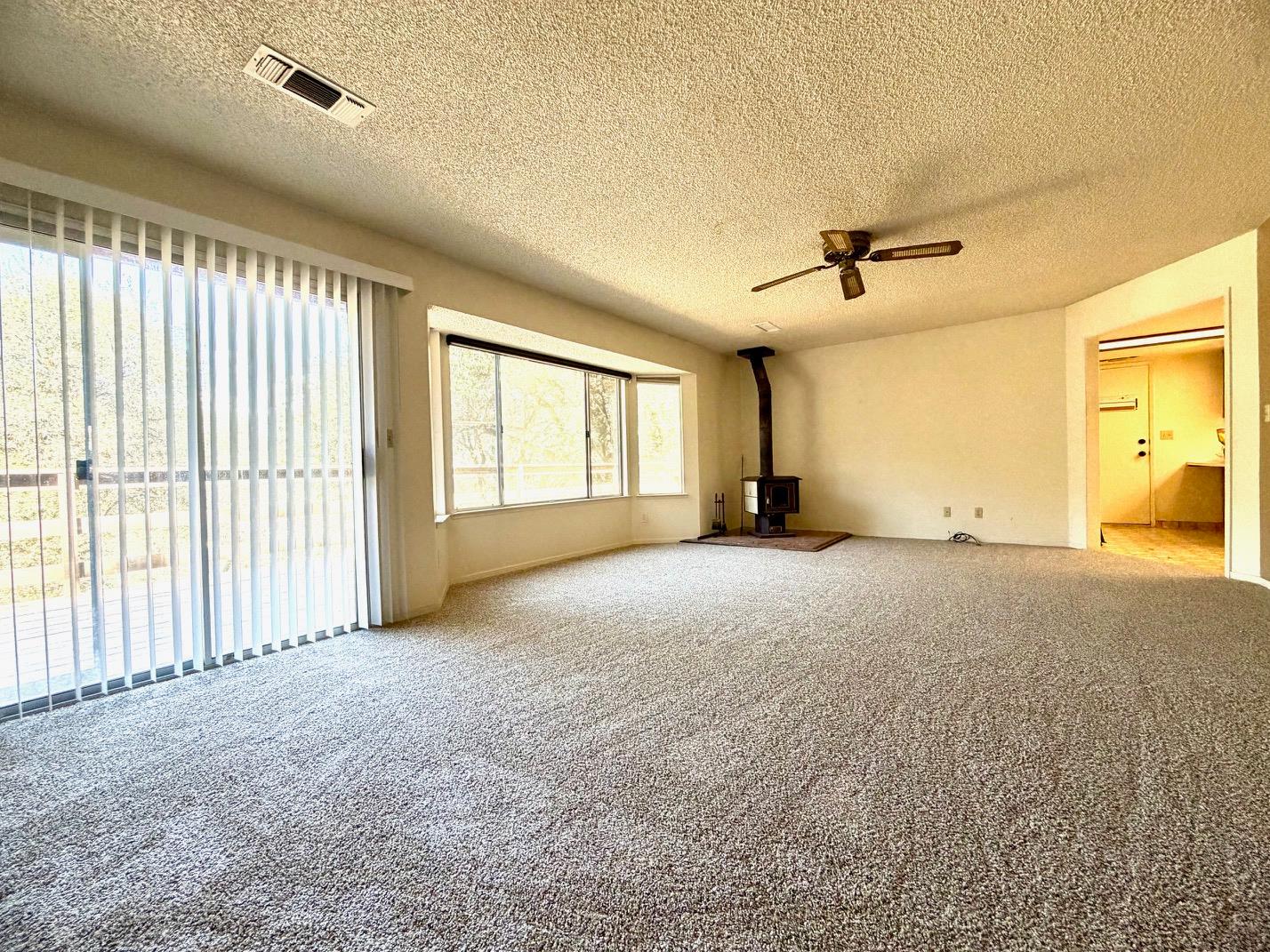 50231 Spook Ln, Oakhurst, CA 93644