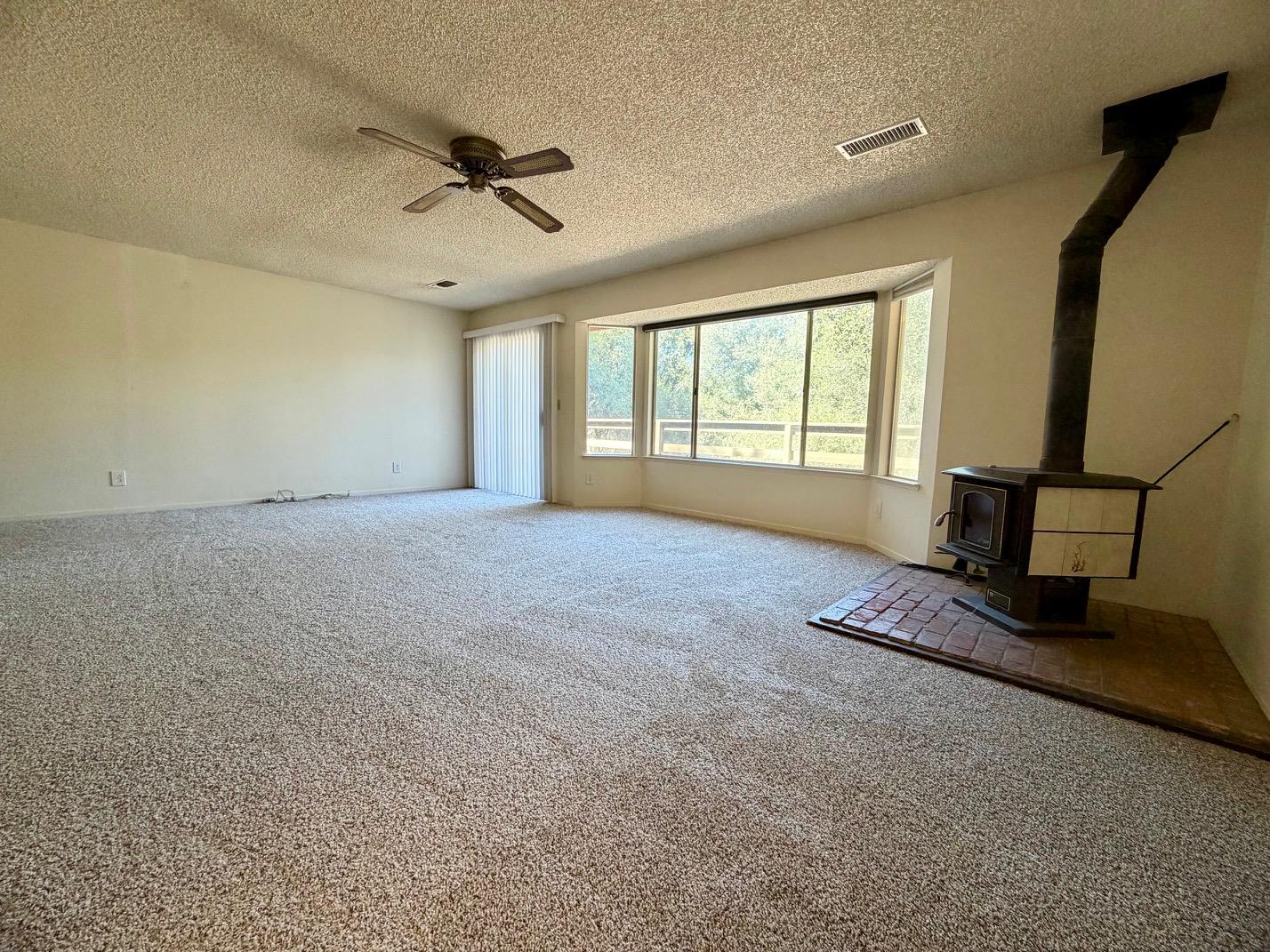50231 Spook Ln, Oakhurst, CA 93644