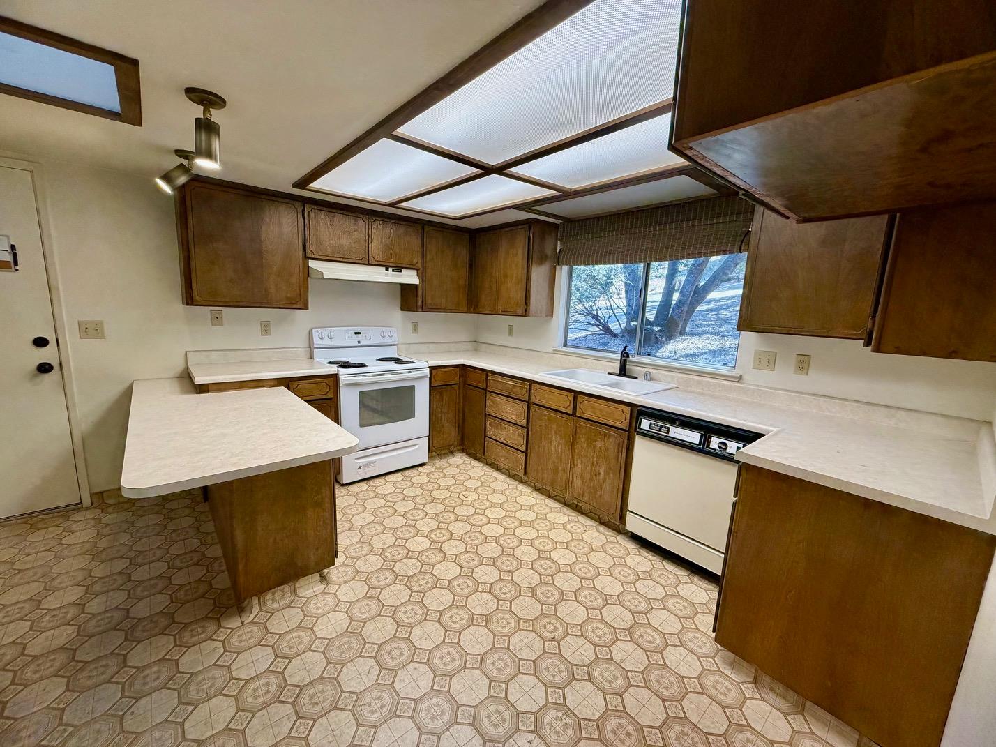 50231 Spook Ln, Oakhurst, CA 93644