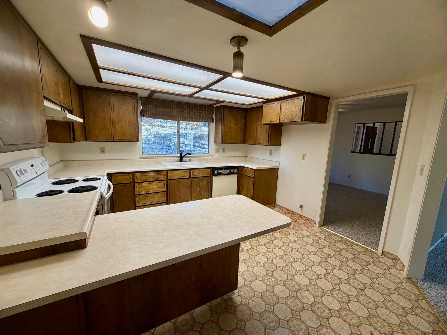 50231 Spook Ln, Oakhurst, CA 93644
