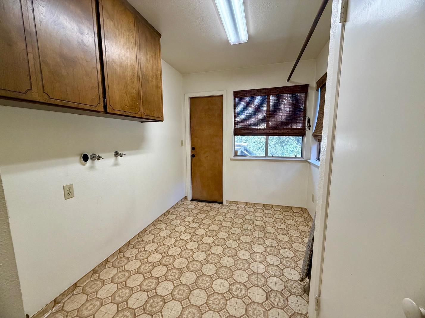 50231 Spook Ln, Oakhurst, CA 93644