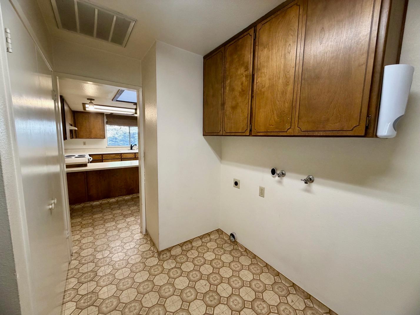 50231 Spook Ln, Oakhurst, CA 93644