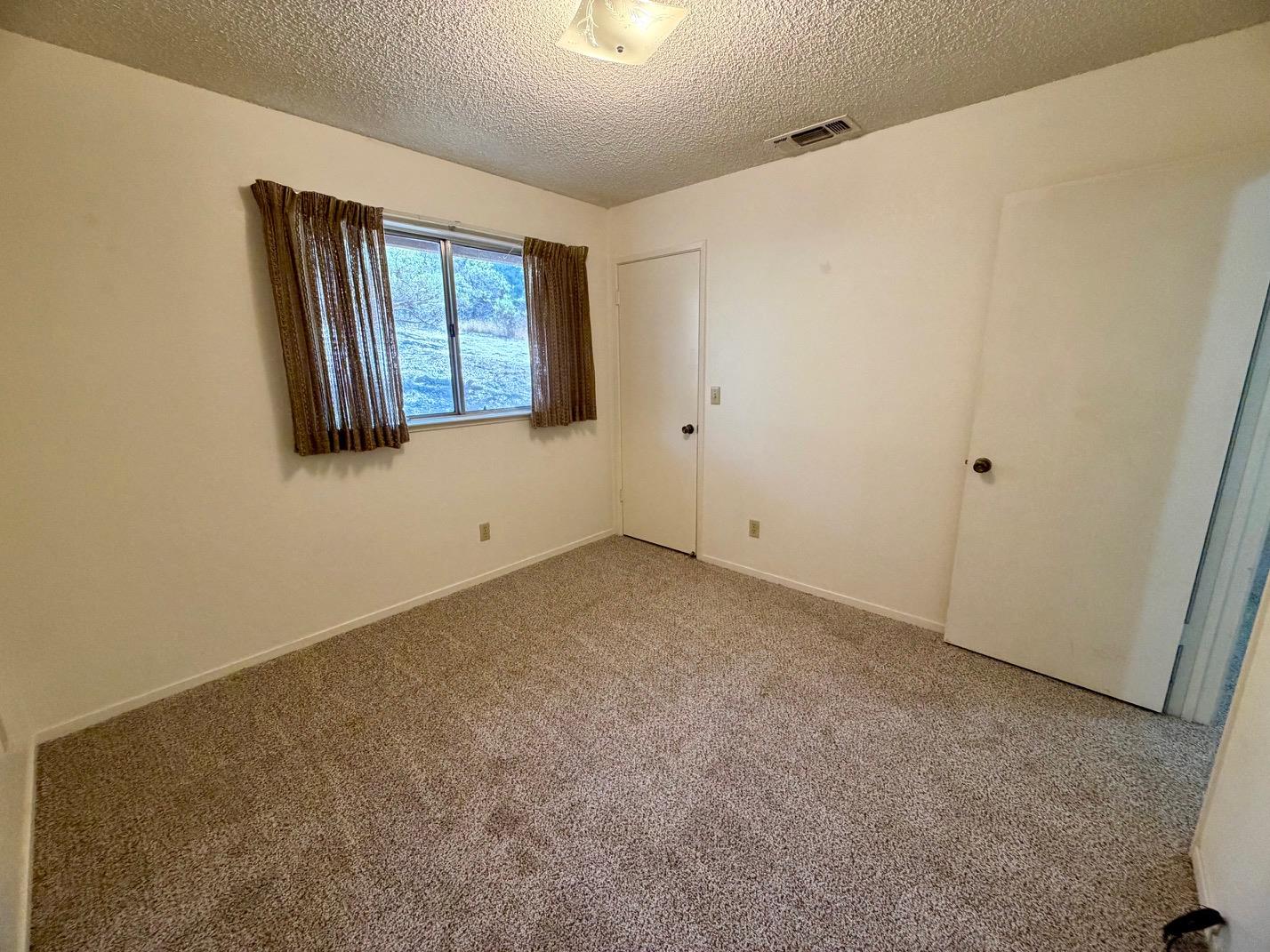 50231 Spook Ln, Oakhurst, CA 93644