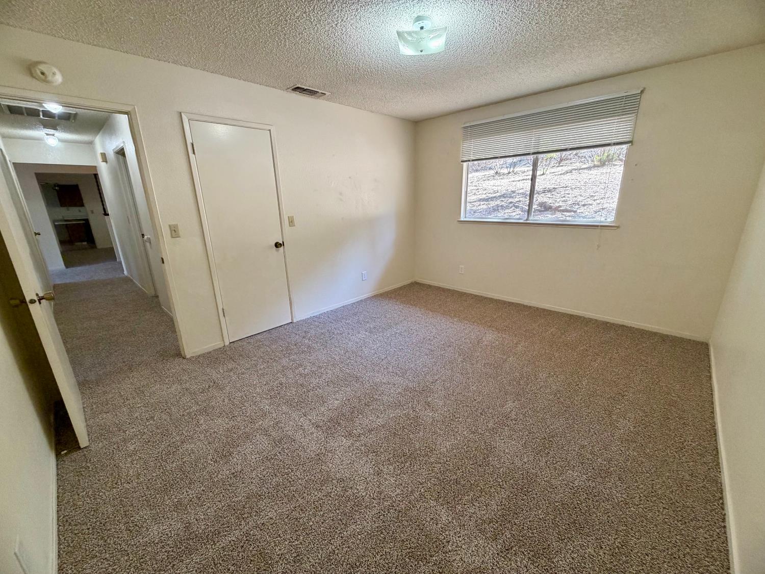 50231 Spook Ln, Oakhurst, CA 93644