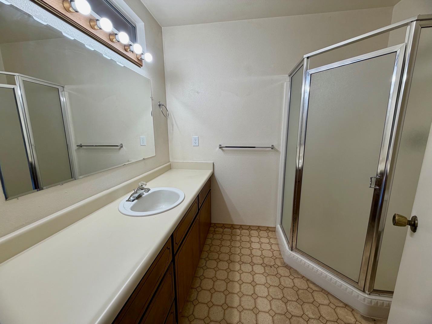 50231 Spook Ln, Oakhurst, CA 93644
