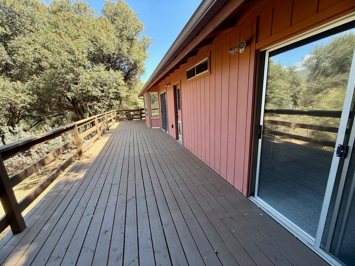 50231 Spook Ln, Oakhurst, CA 93644