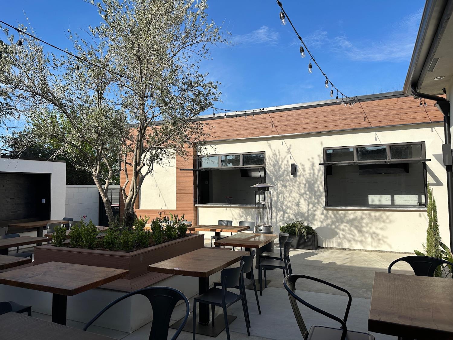 836 Pollasky Ave, Clovis, CA 93612