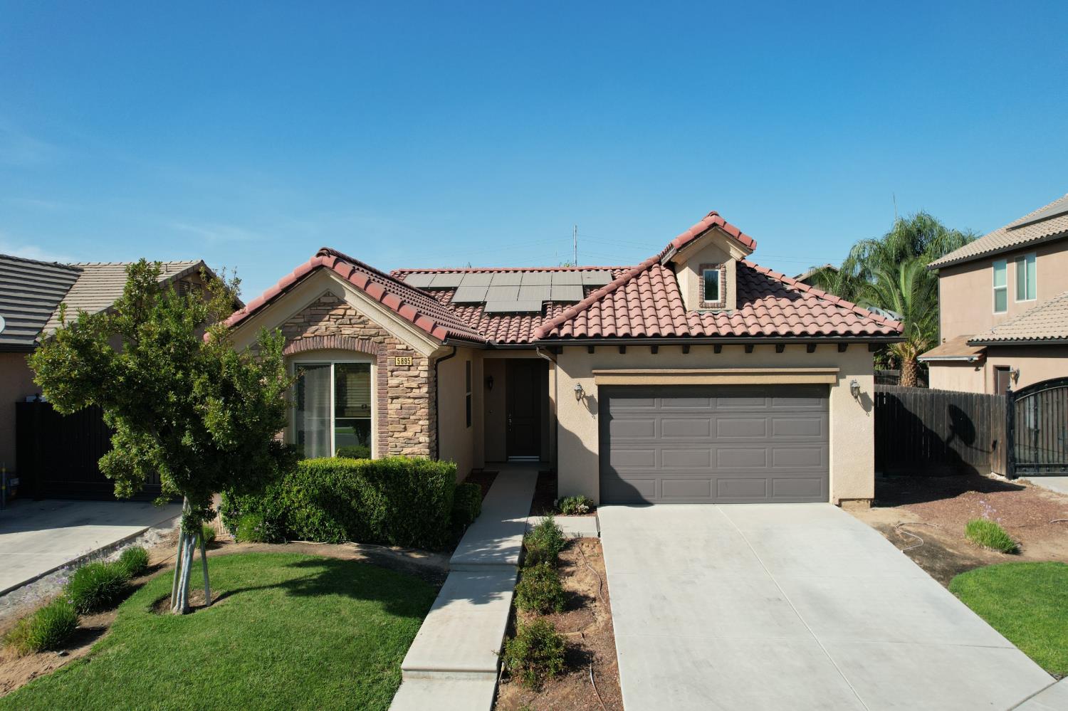 5895 E Burns Ave, Fresno, CA 93727