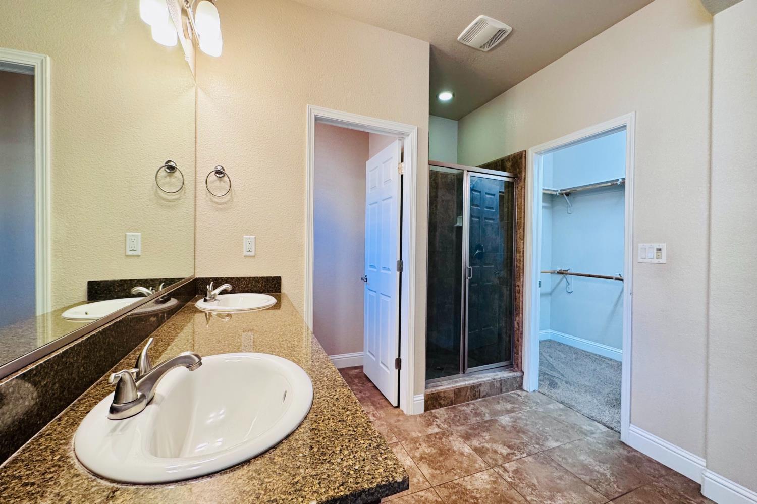 5895 E Burns Ave, Fresno, CA 93727