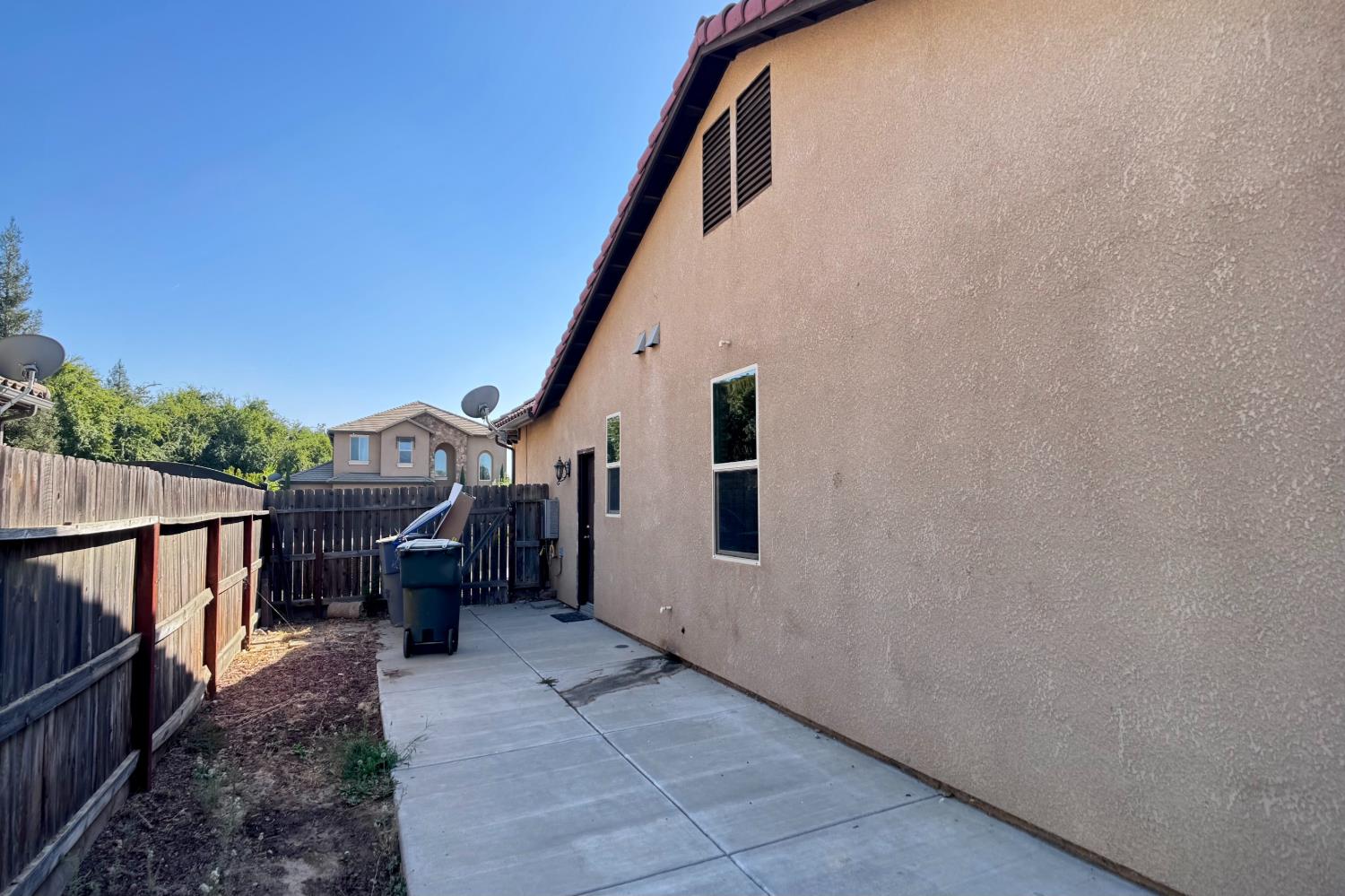 5895 E Burns Ave, Fresno, CA 93727