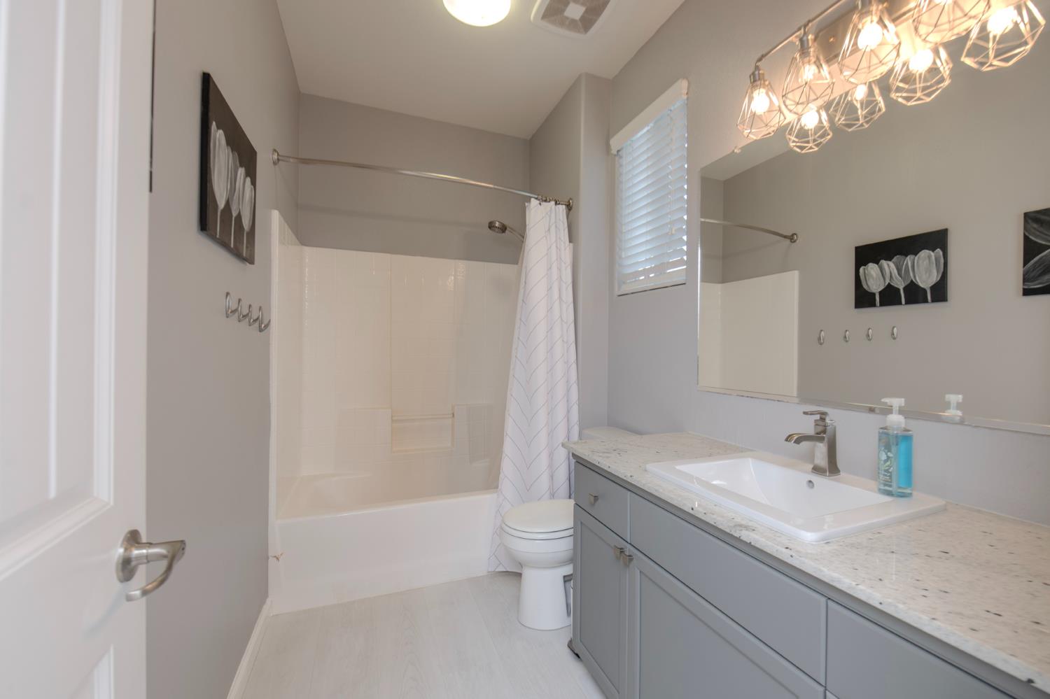 1853 Twinberry Ave, Clovis, CA 93619