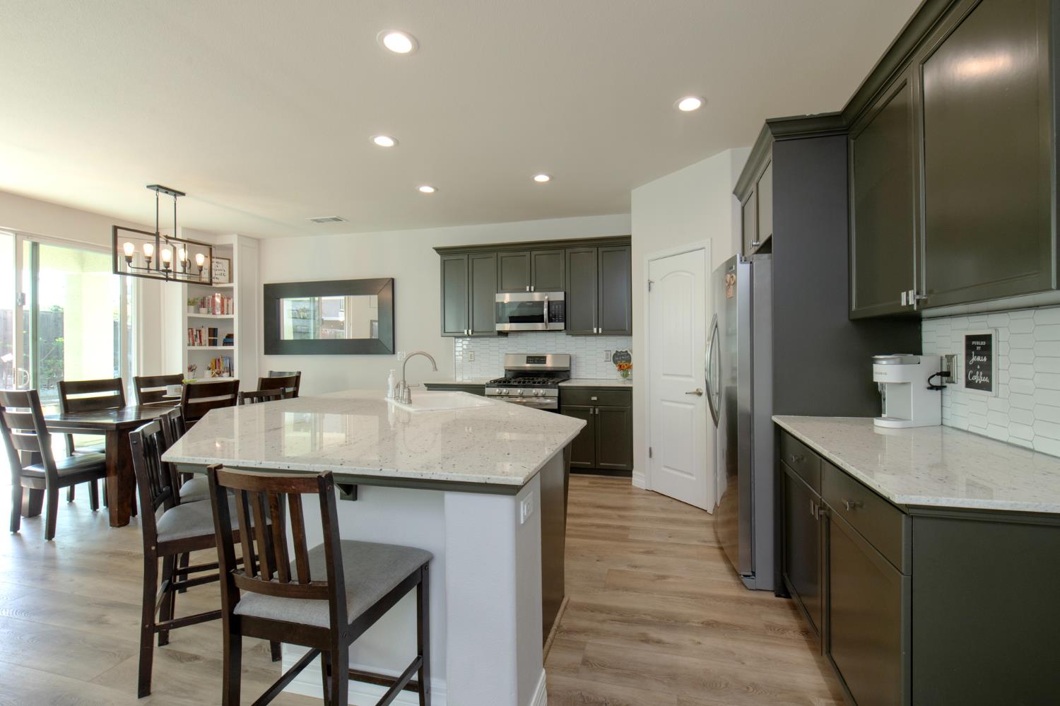 1853 Twinberry Ave, Clovis, CA 93619