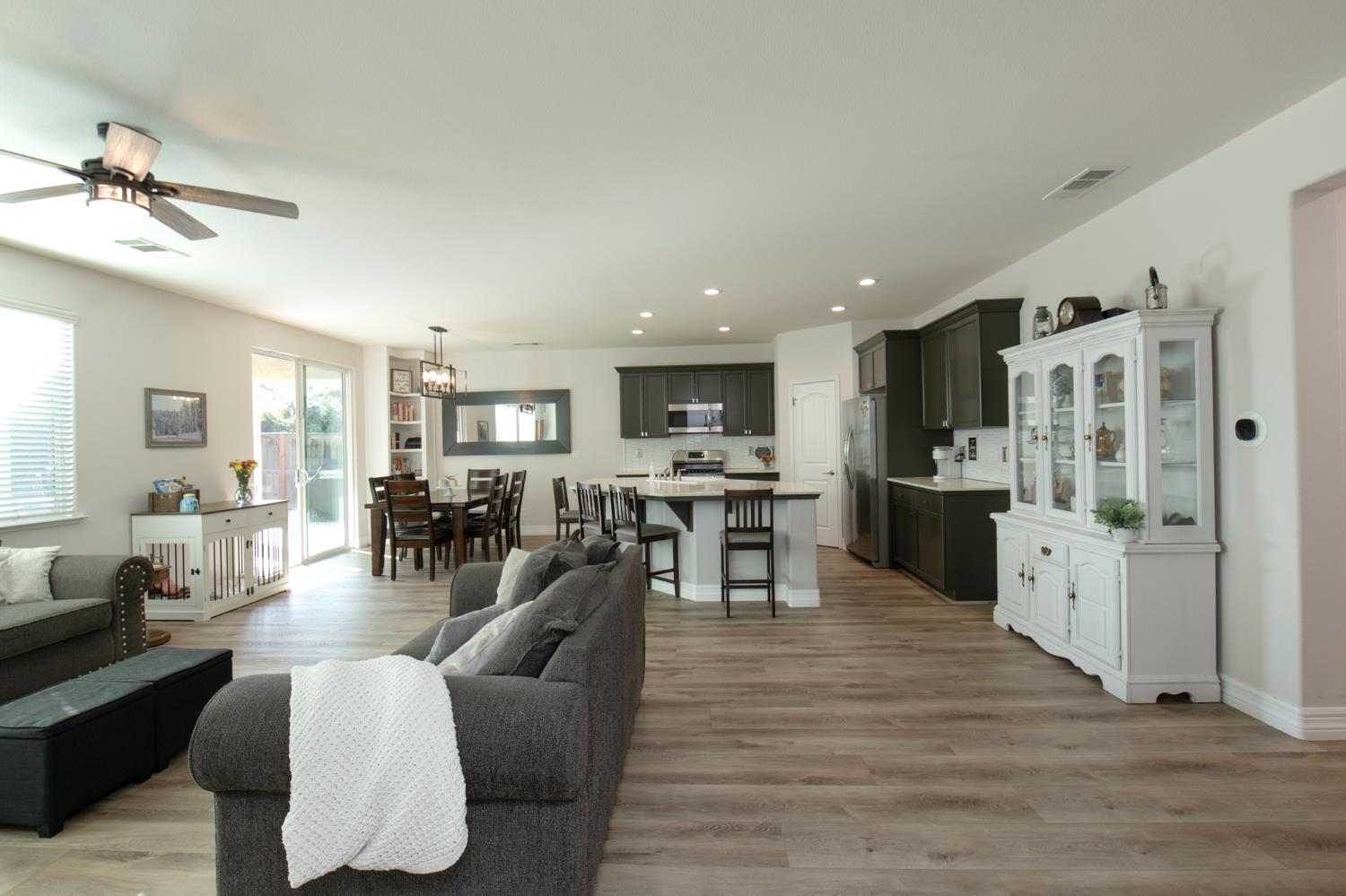 1853 Twinberry Ave, Clovis, CA 93619