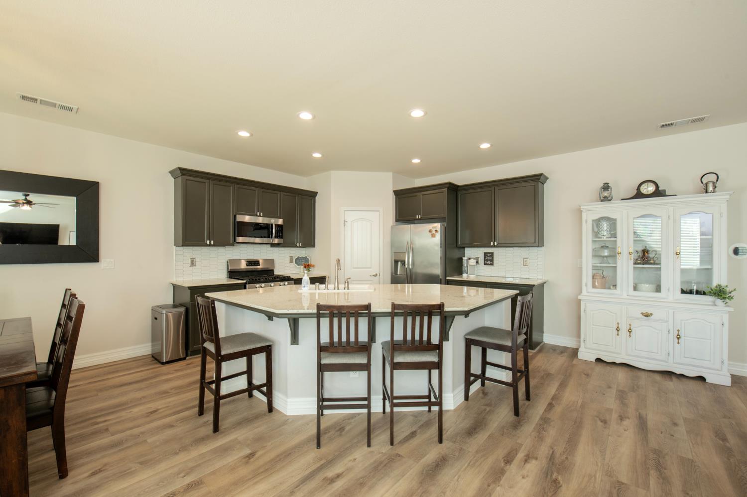 1853 Twinberry Ave, Clovis, CA 93619