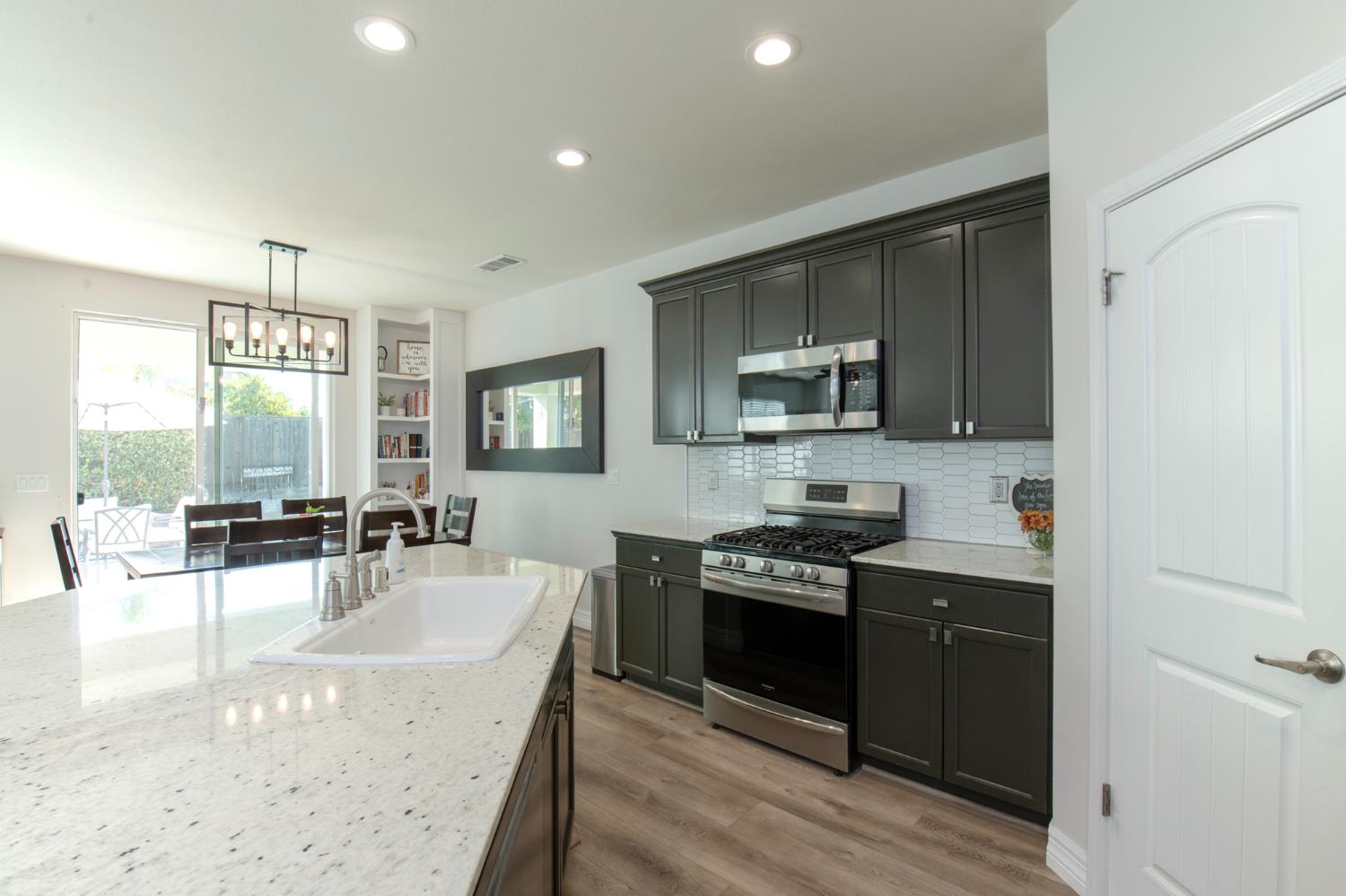1853 Twinberry Ave, Clovis, CA 93619