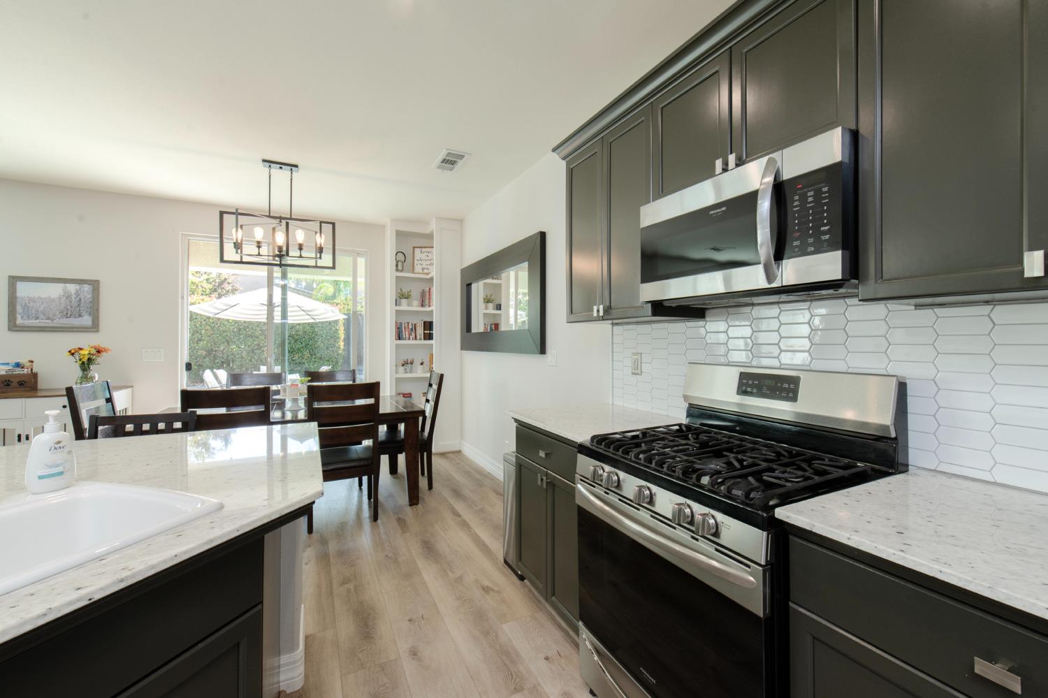 1853 Twinberry Ave, Clovis, CA 93619