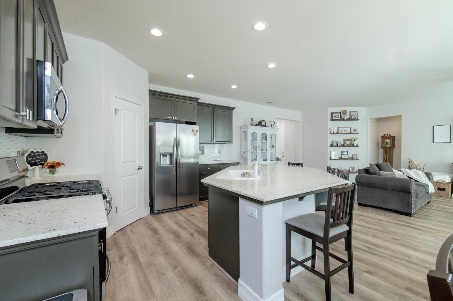 1853 Twinberry Ave, Clovis, CA 93619