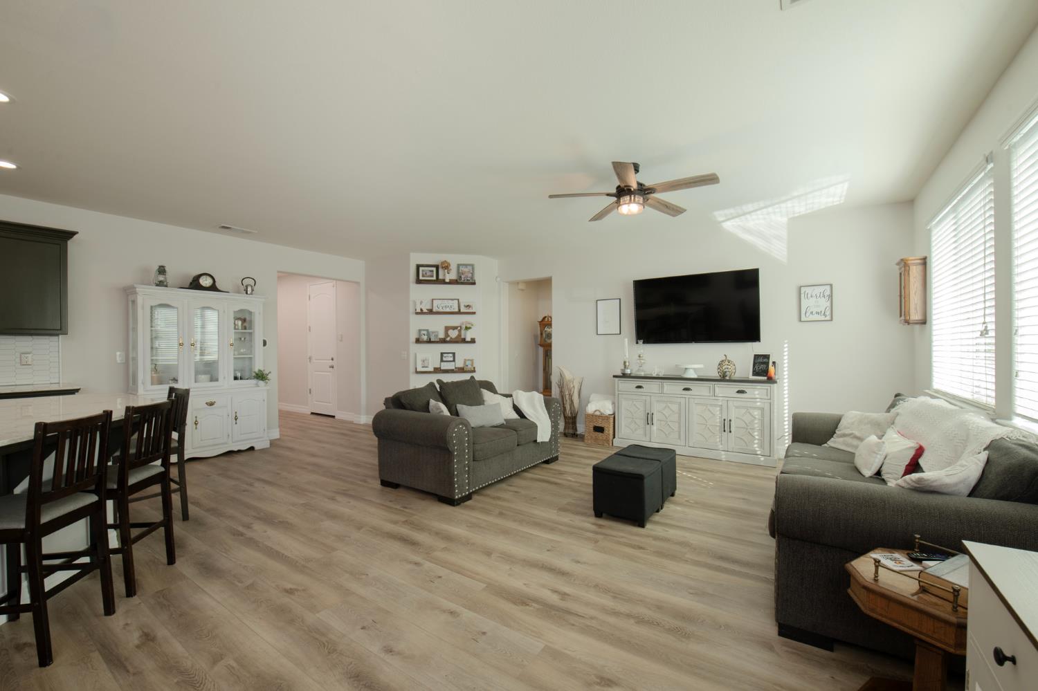 1853 Twinberry Ave, Clovis, CA 93619