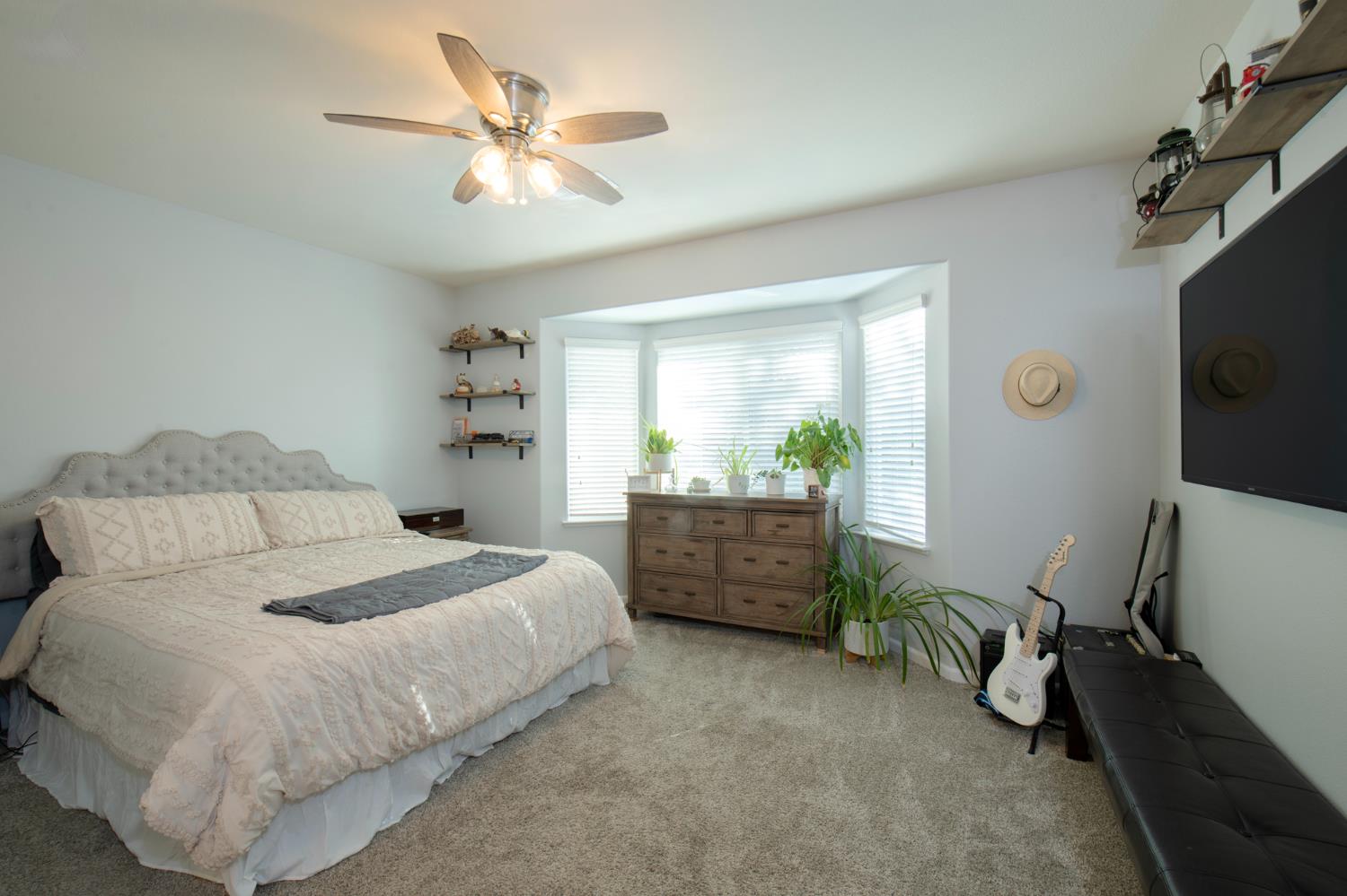 1853 Twinberry Ave, Clovis, CA 93619