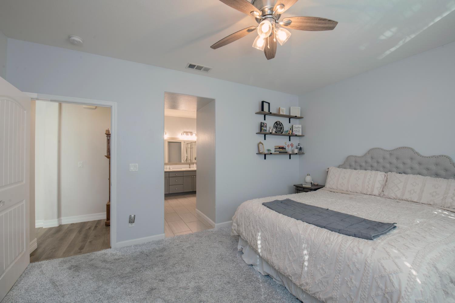 1853 Twinberry Ave, Clovis, CA 93619