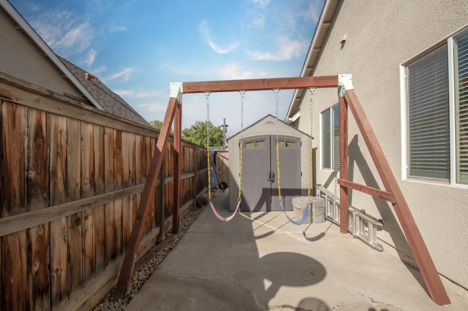 1853 Twinberry Ave, Clovis, CA 93619