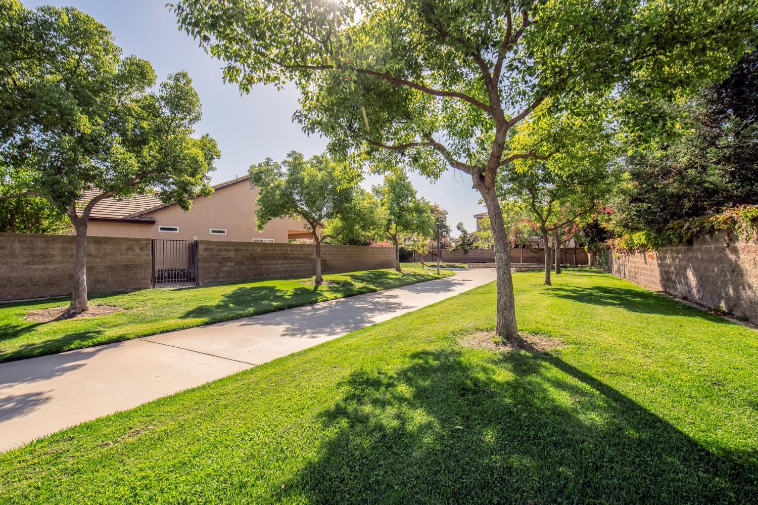 1853 Twinberry Ave, Clovis, CA 93619