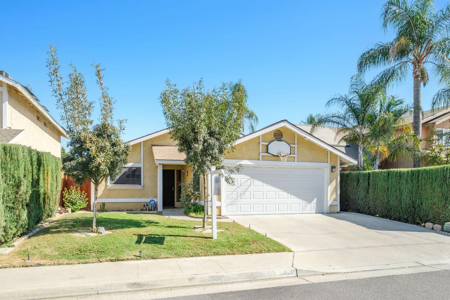 3418 Oryan St, Selma, CA 93662