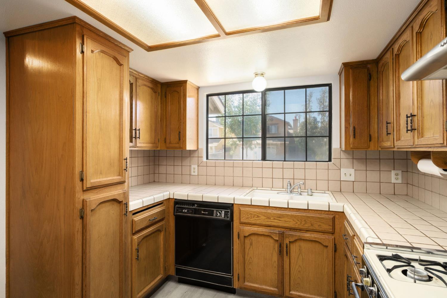 3418 Oryan St, Selma, CA 93662