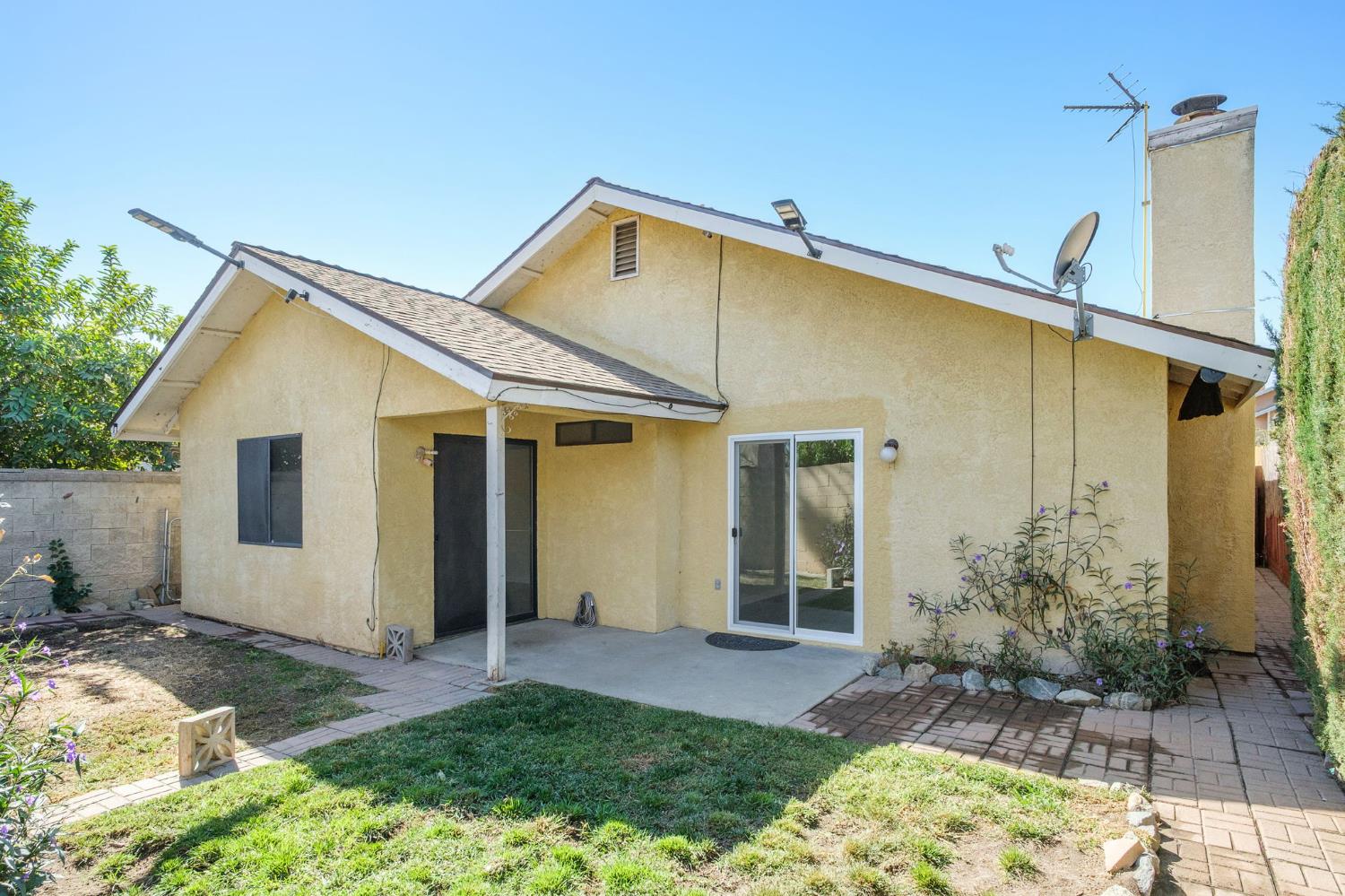 3418 Oryan St, Selma, CA 93662