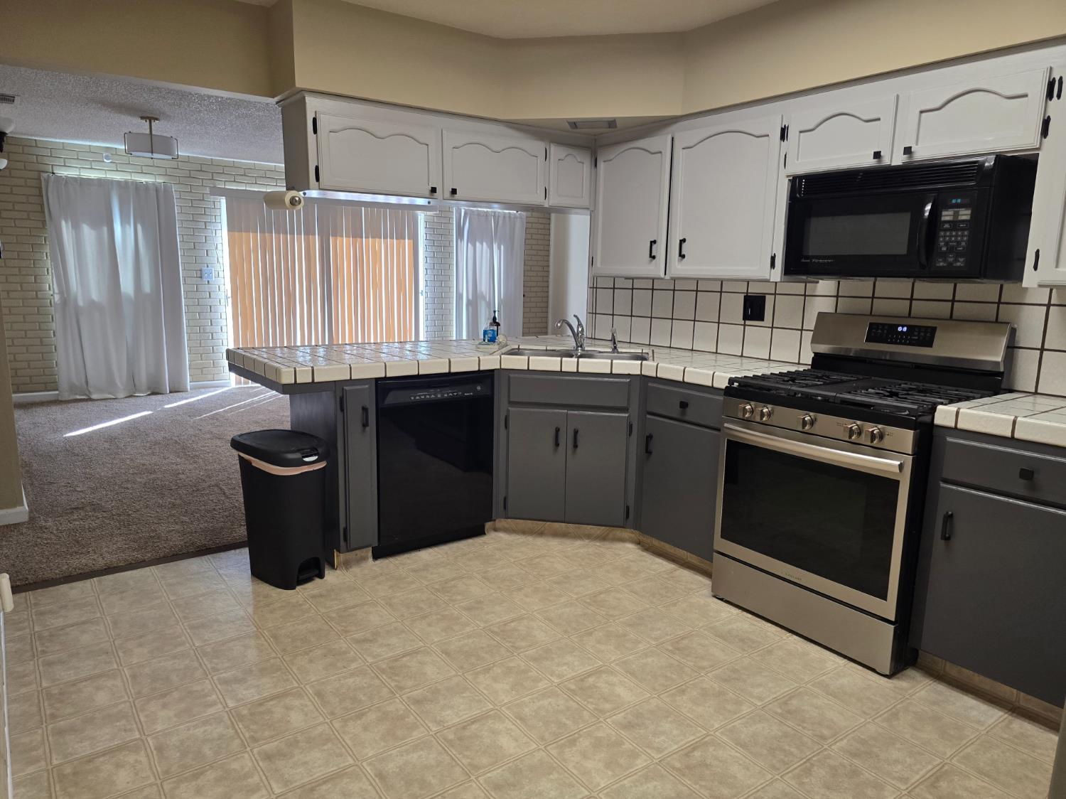 530 Locust Ave, Manteca, CA 95337