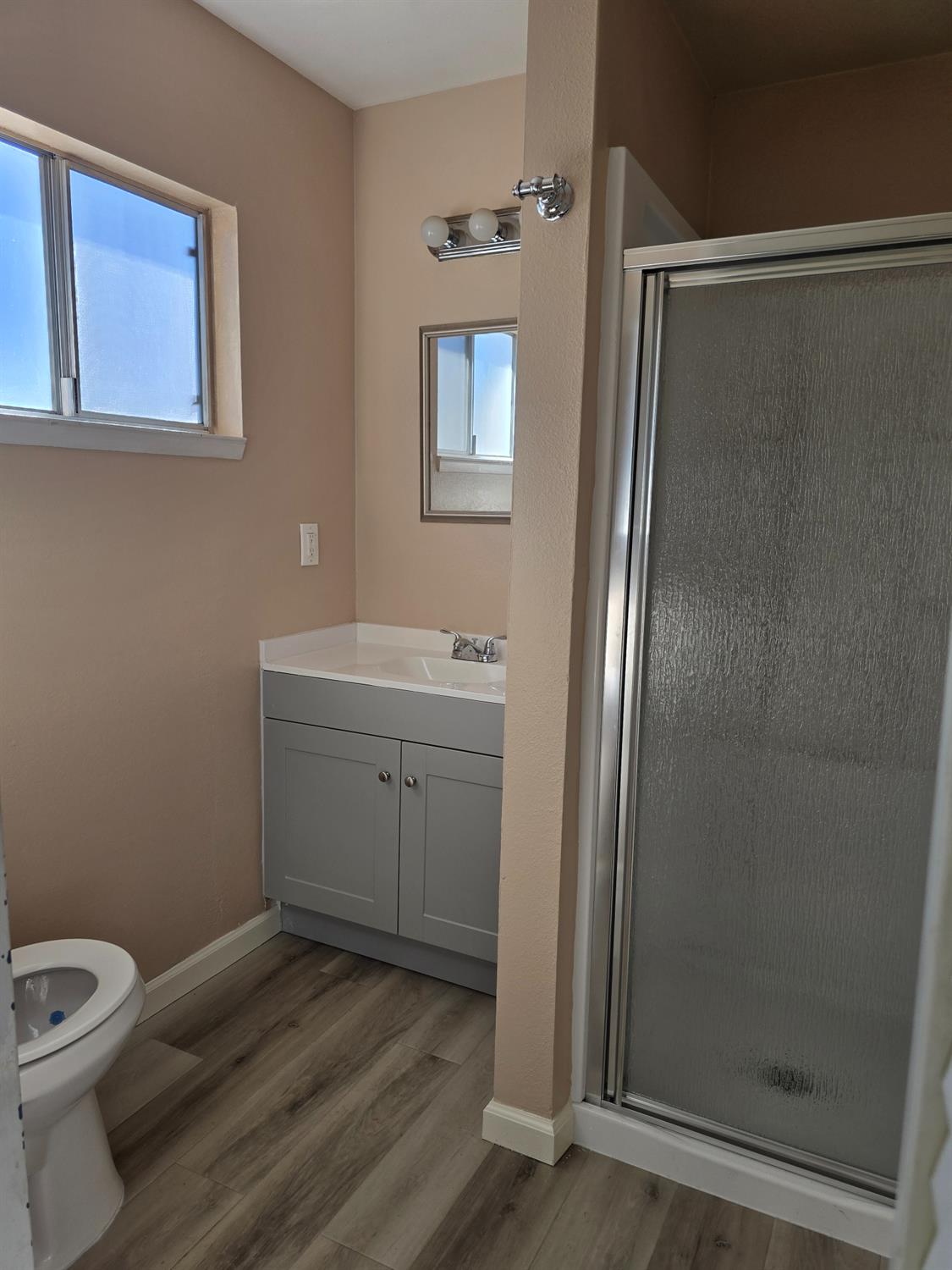 530 Locust Ave, Manteca, CA 95337