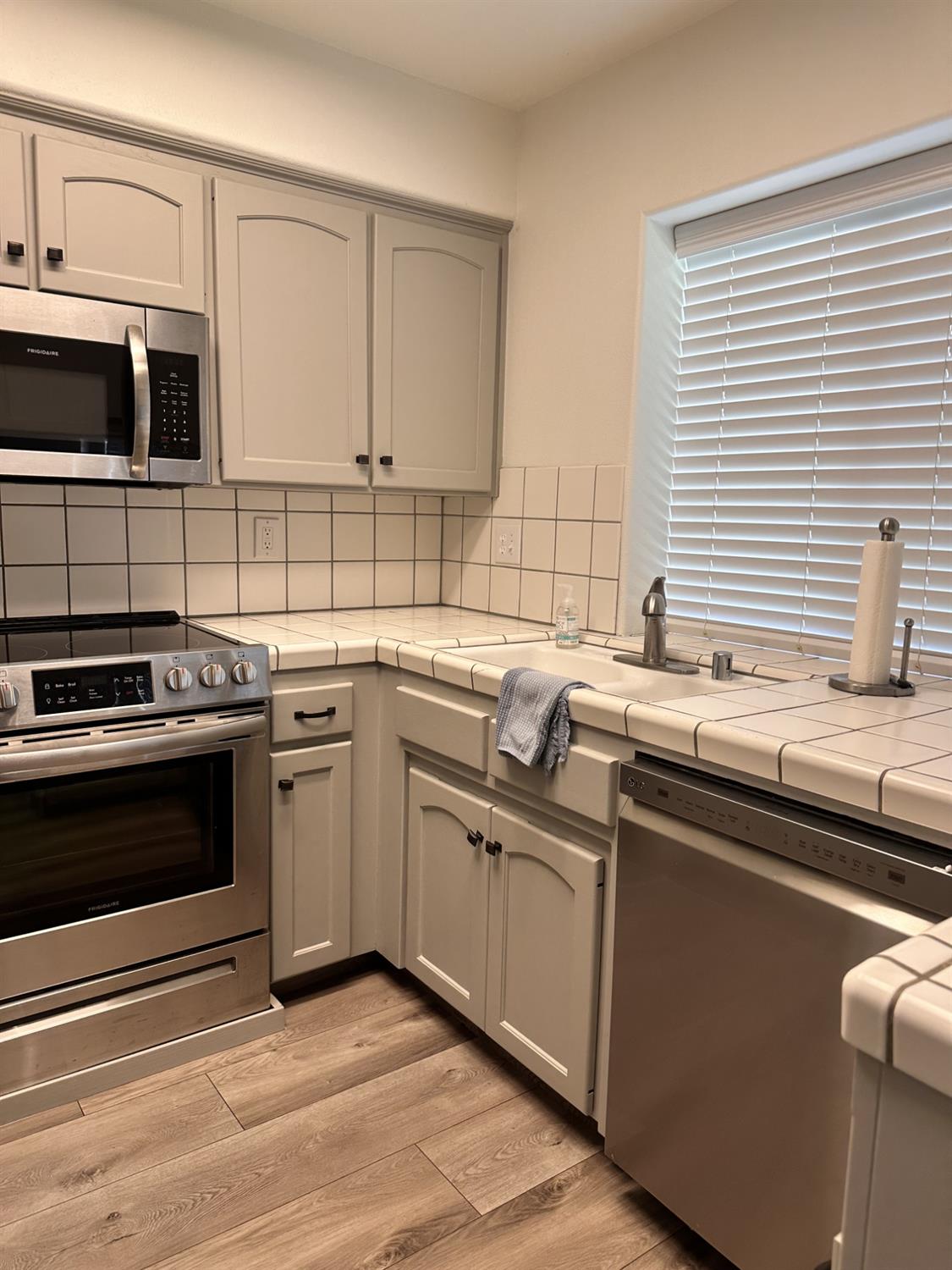 9546 N Senator Dr, Fresno, CA 93720