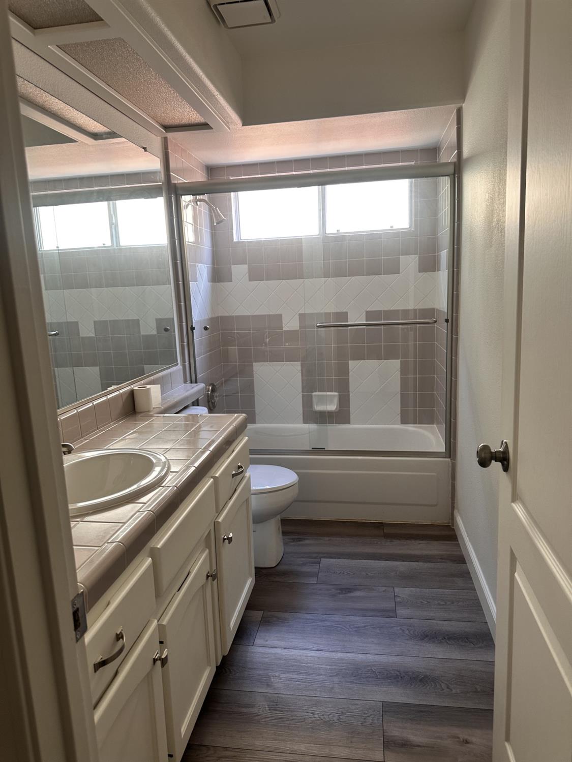 9546 N Senator Dr, Fresno, CA 93720