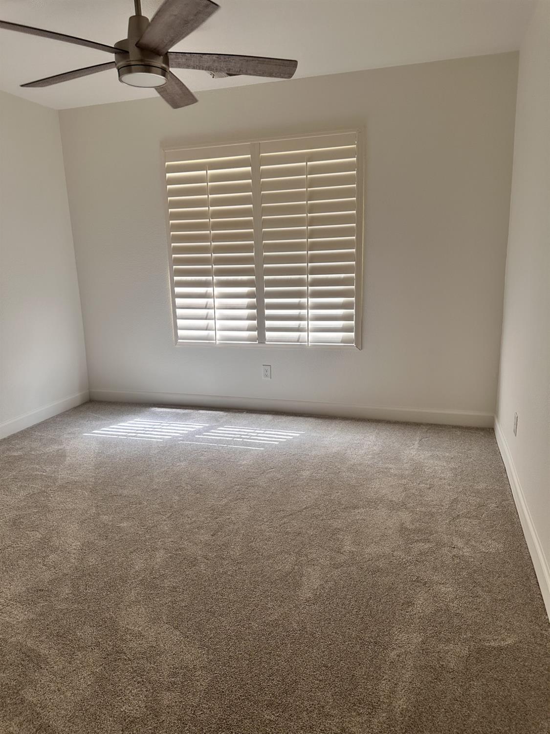 9546 N Senator Dr, Fresno, CA 93720