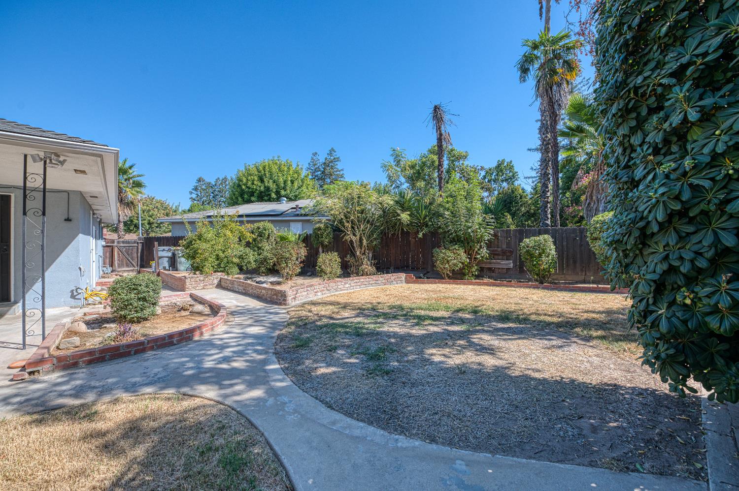 6474 N 5Th St, Fresno, CA 93710