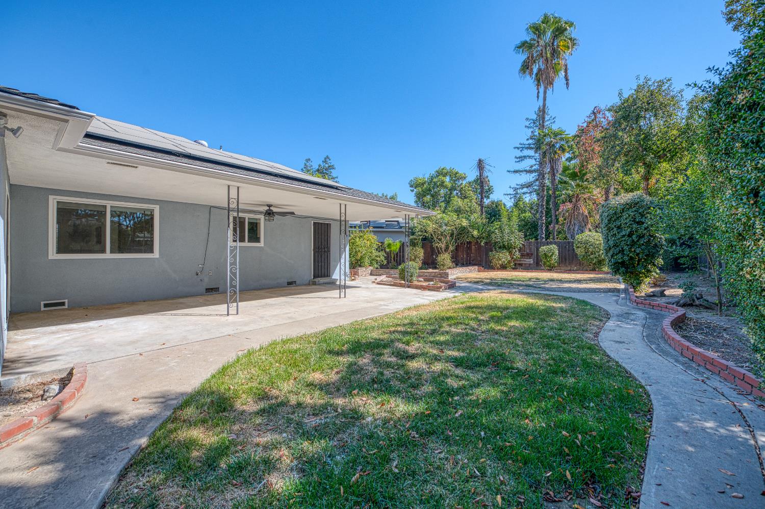 6474 N 5Th St, Fresno, CA 93710