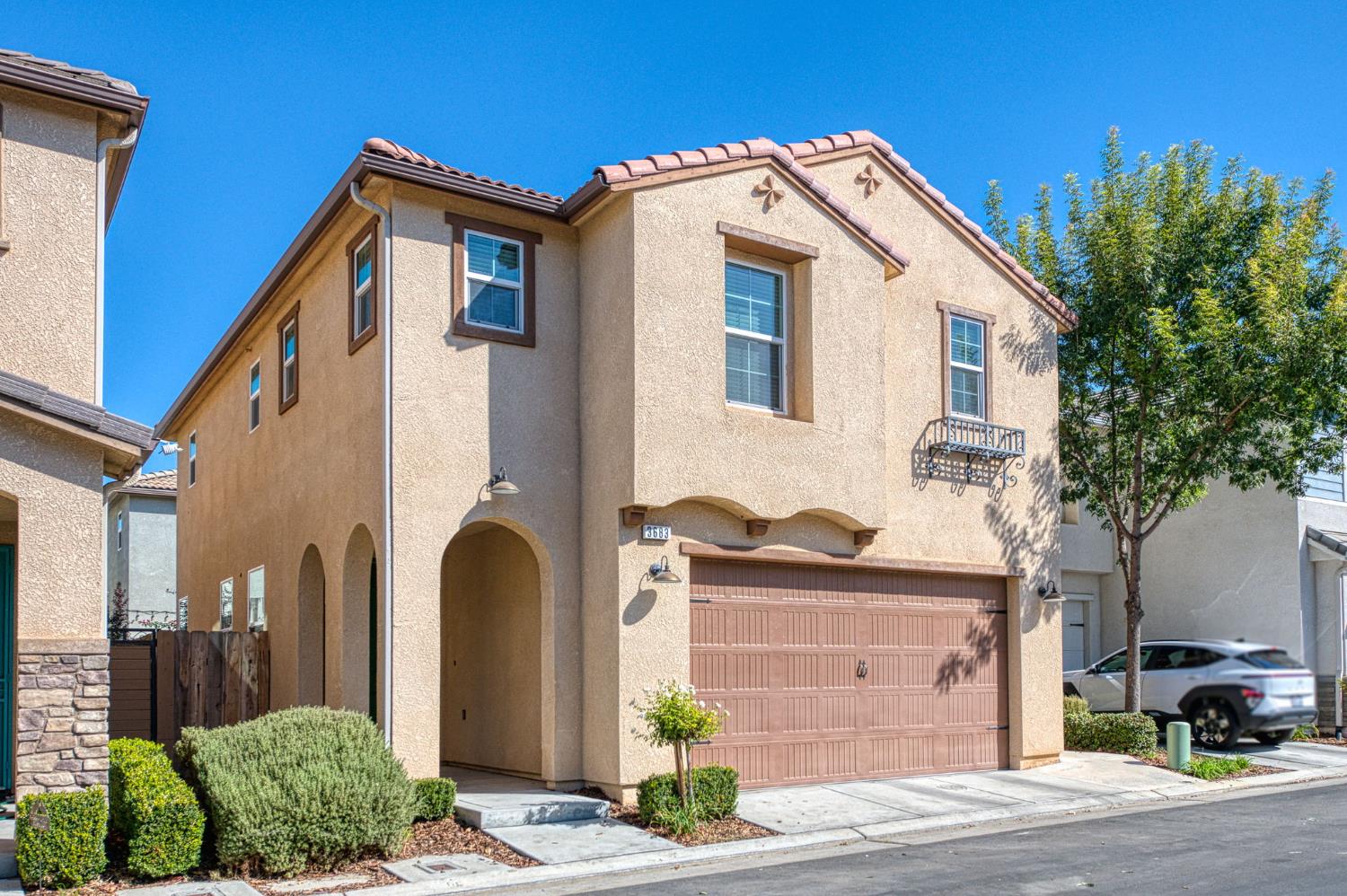 3683 Friendship Ln, Clovis, CA 93619