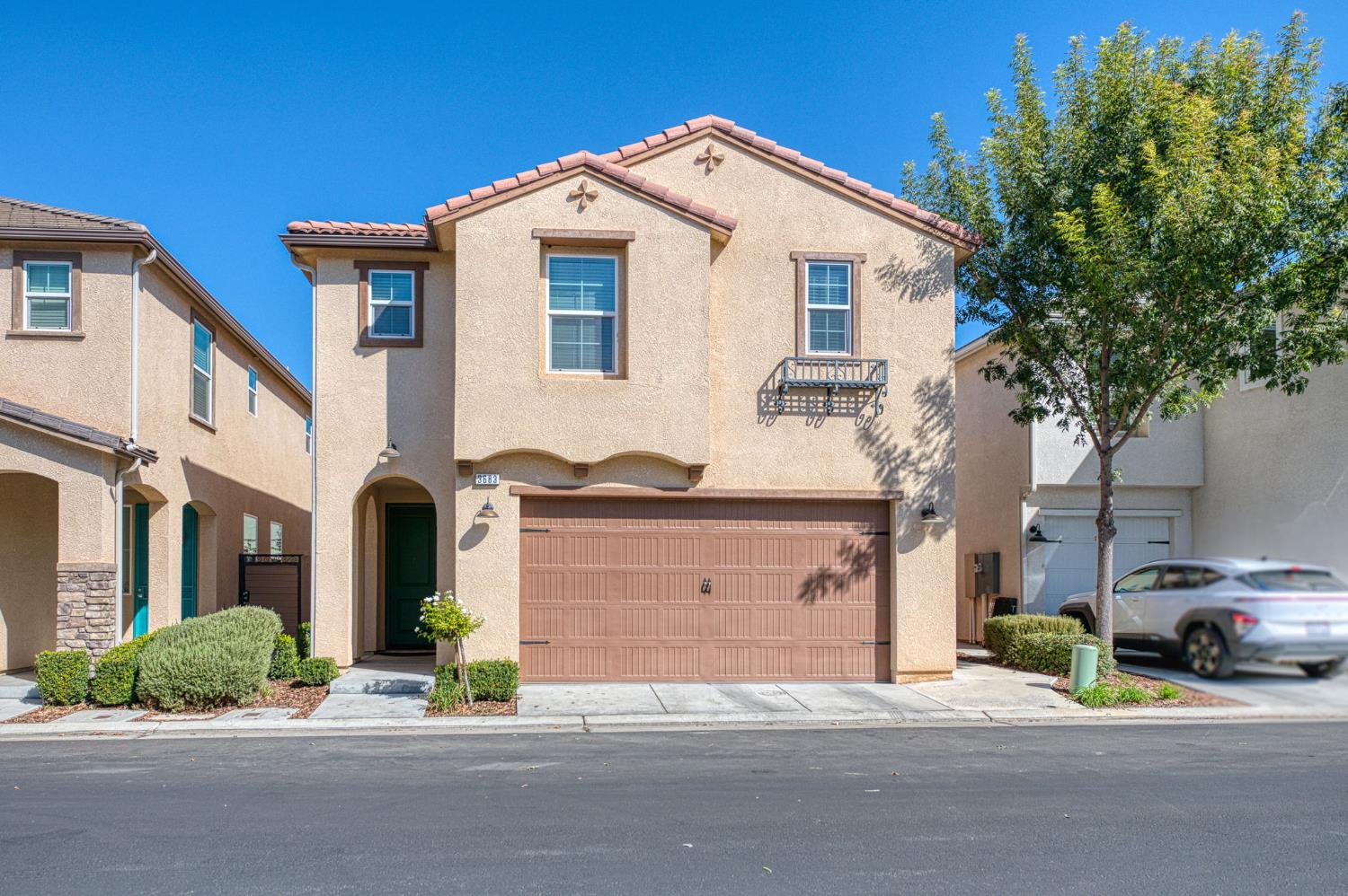 3683 Friendship Ln, Clovis, CA 93619