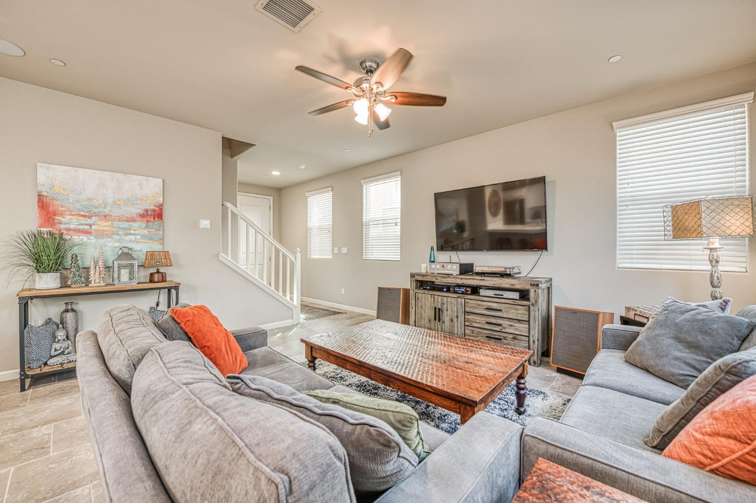 3683 Friendship Ln, Clovis, CA 93619