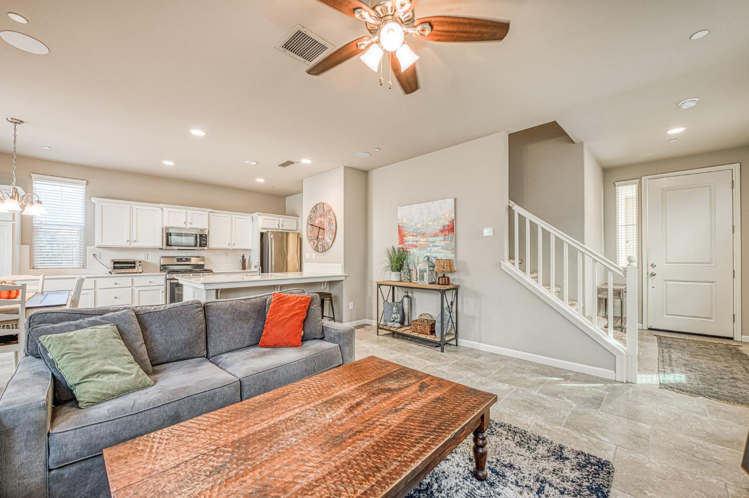 3683 Friendship Ln, Clovis, CA 93619