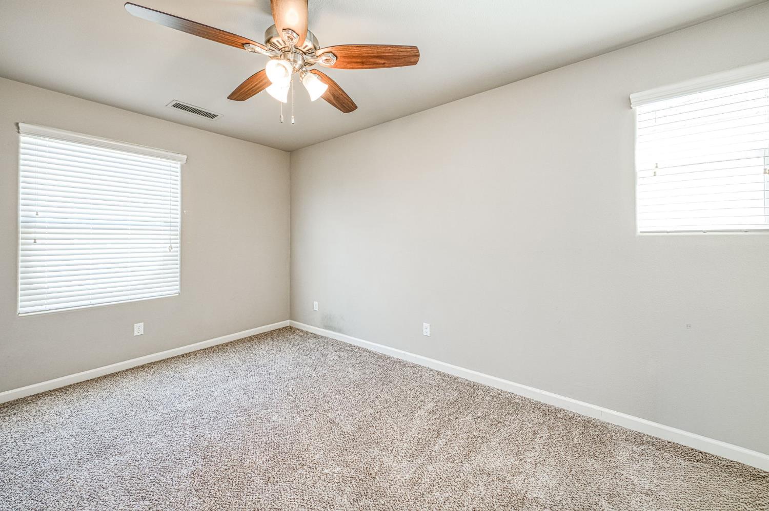3683 Friendship Ln, Clovis, CA 93619